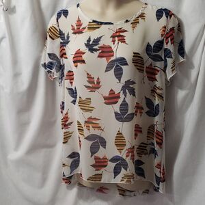 Vivacious. EUC. Sheer, Short Flowy Sleeves, Printed Leaf Pattern Top.  Size 3X